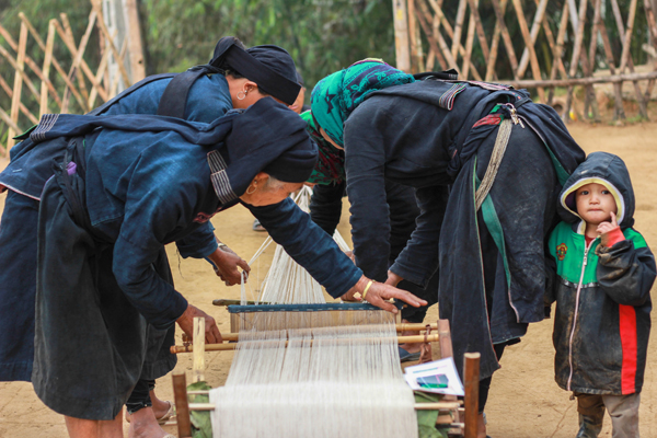 [-]Mùa[-]dệt[-]ở[-]bản[-]La[-]Chí